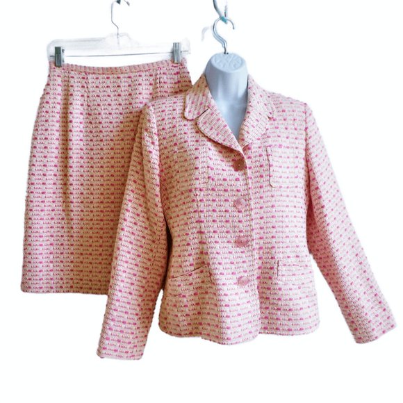 Vintage 2pc Skirt Suit Set Pink Tweed Floral Etched Buttons Lined
